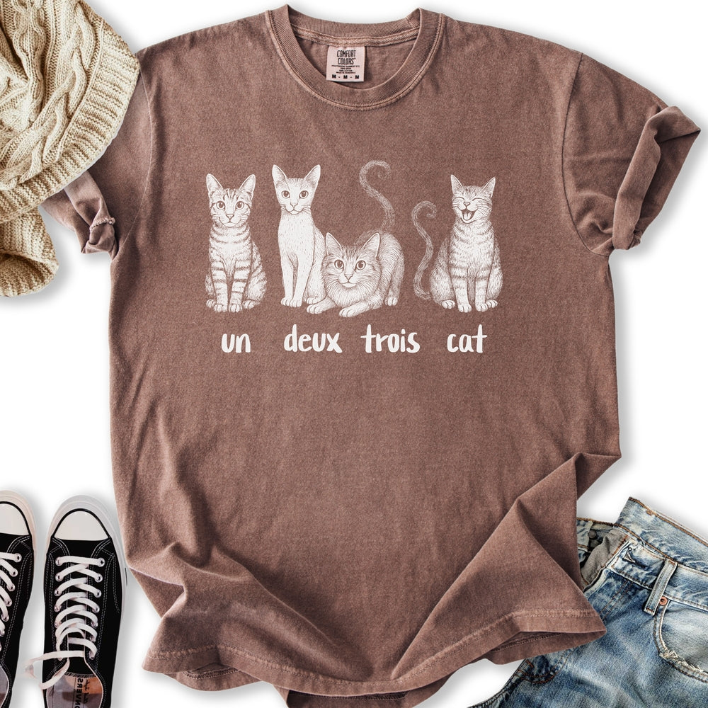 Un Deus Trois Cat T-shirt