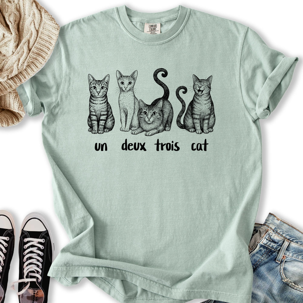 Un Deus Trois Cat T-shirt