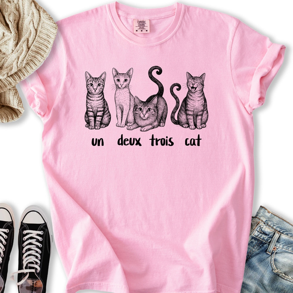 Un Deus Trois Cat T-shirt