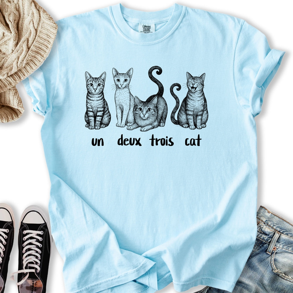 Un Deus Trois Cat T-shirt