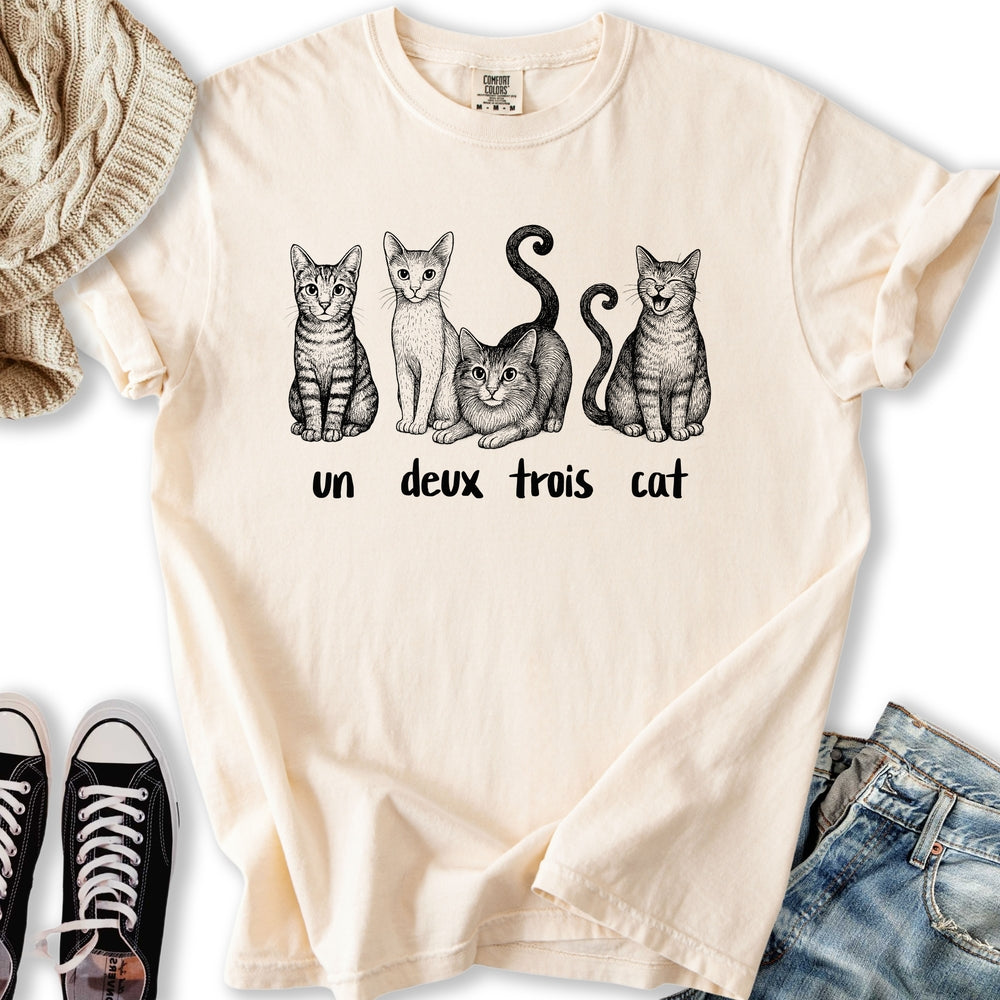 Un Deus Trois Cat T-shirt