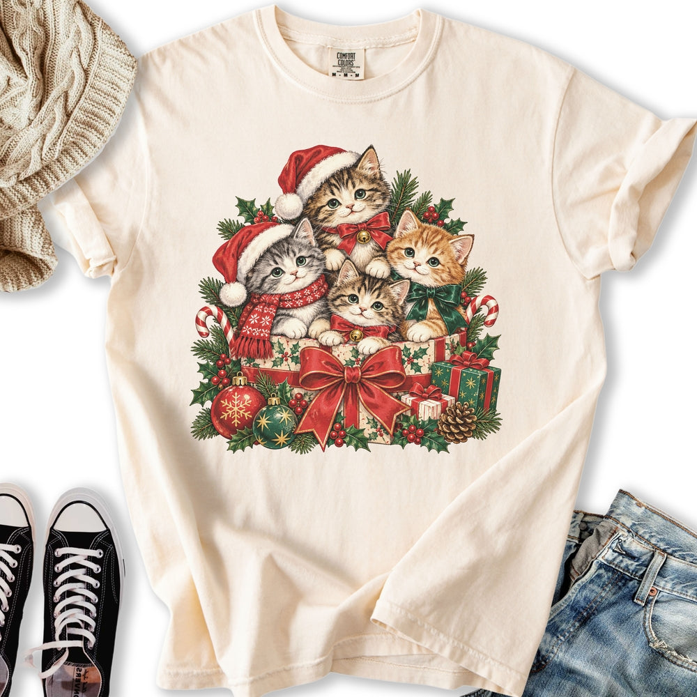 Vintage Christmas Kittens Relaxed Tee