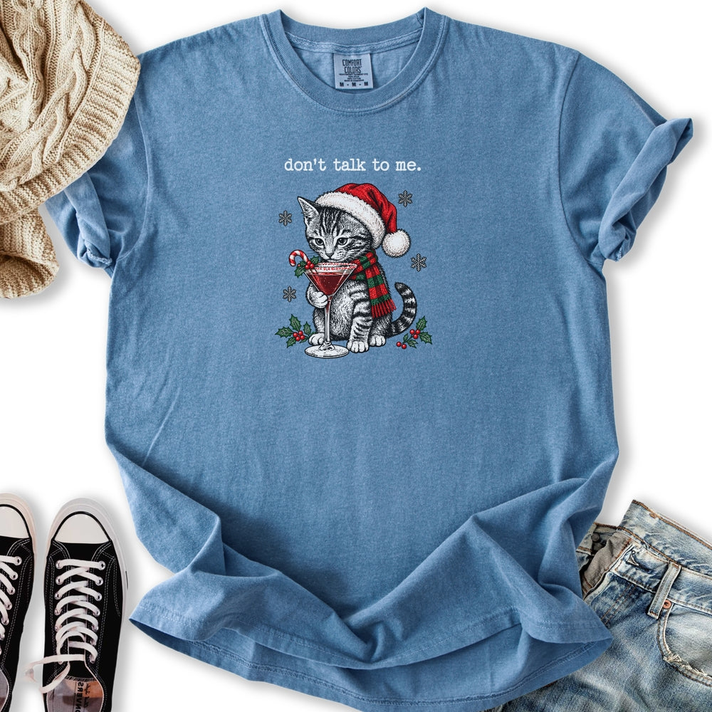 Christmas Cocktails Cat Relaxed Tee