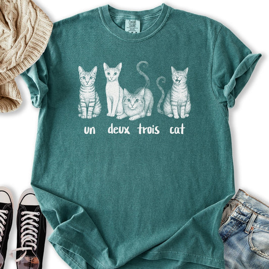 Un Deus Trois Cat T-shirt